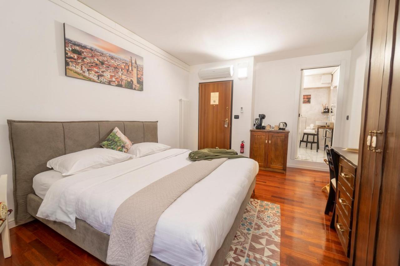 Aurelia Luxury - Piazza Delle Erbe Guest house
